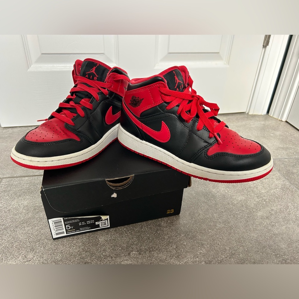 Air Jordan 1 Mid 5Y VGUC w/box